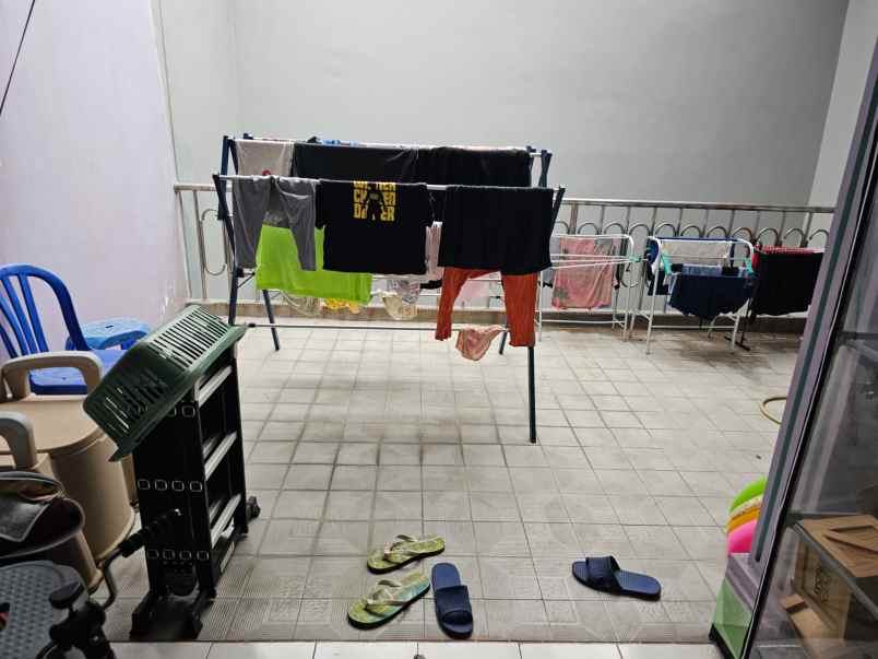 jual rumah sudah renov taman palem lestari jak bar