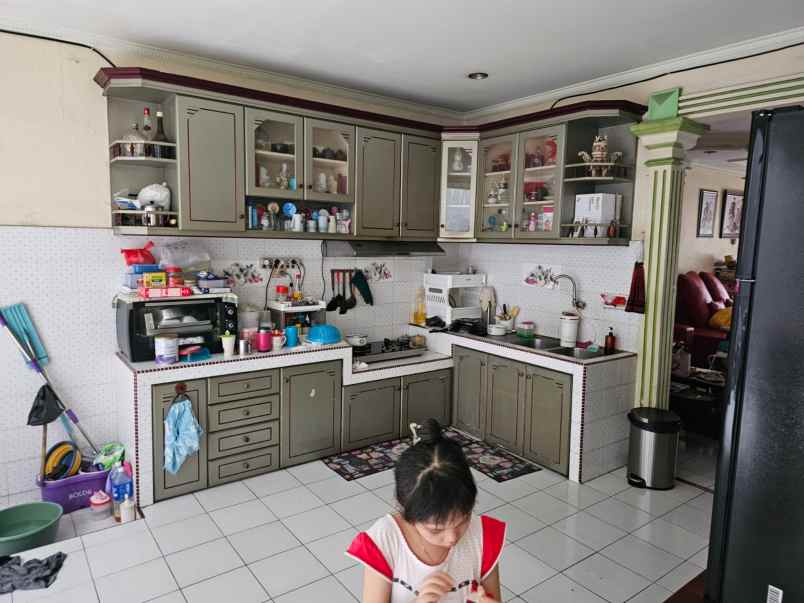 jual rumah sudah renov taman palem lestari jak bar