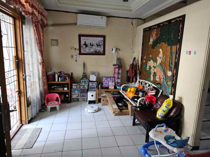 jual rumah sudah renov taman palem lestari jak bar