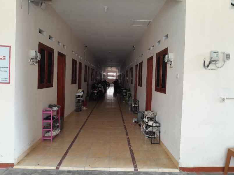 kostan luas 850 m ada 27 pintu kota serang