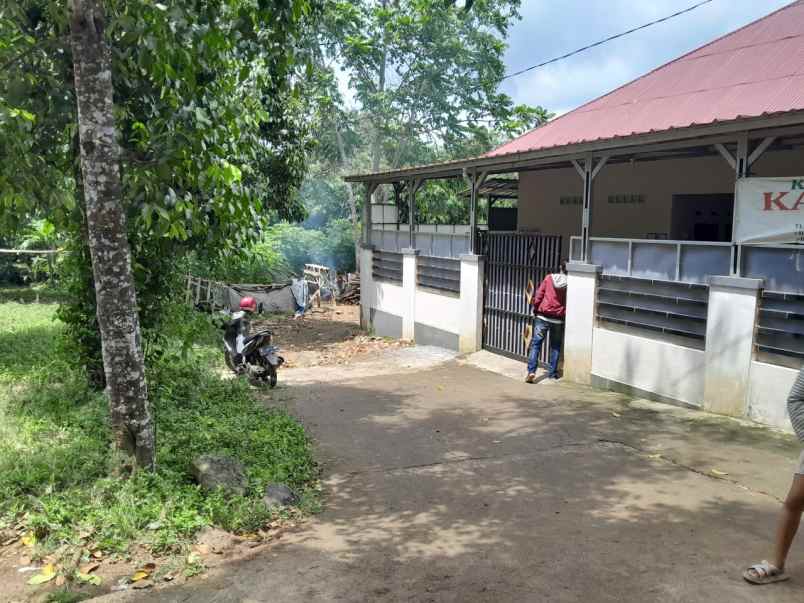 kostan luas 850 m ada 27 pintu kota serang