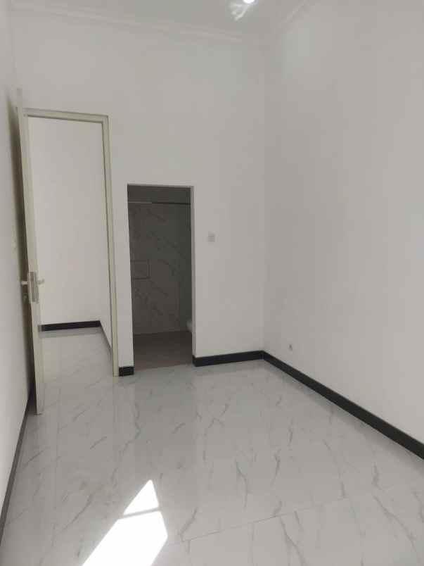 mulyosari utara row jalan 2 mobil longgar