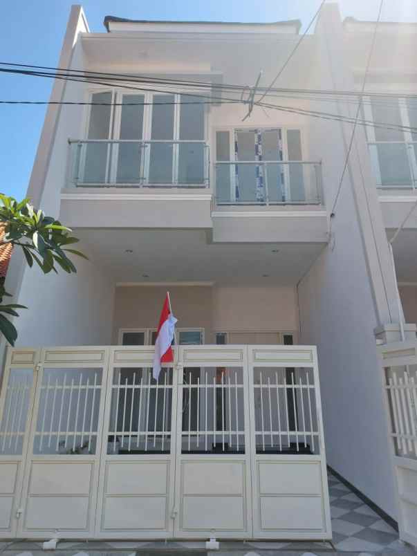 mulyosari utara row jalan 2 mobil longgar