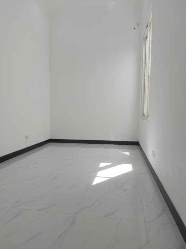 mulyosari utara row jalan 2 mobil longgar