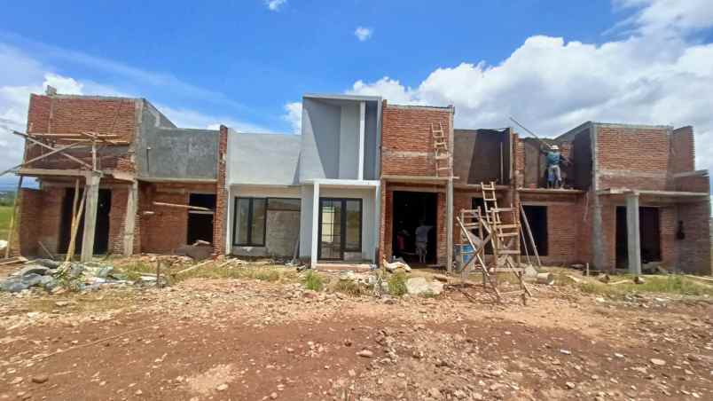 perumahan di kota batu view pegunungan