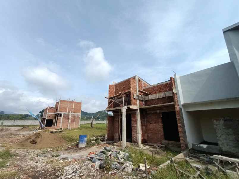 perumahan di kota batu view pegunungan