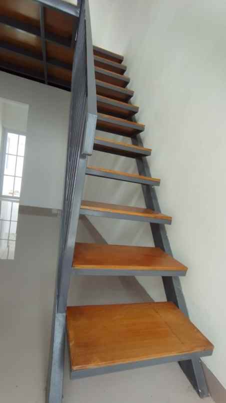 rumah 1 lantai samping perum galaxy 590jt