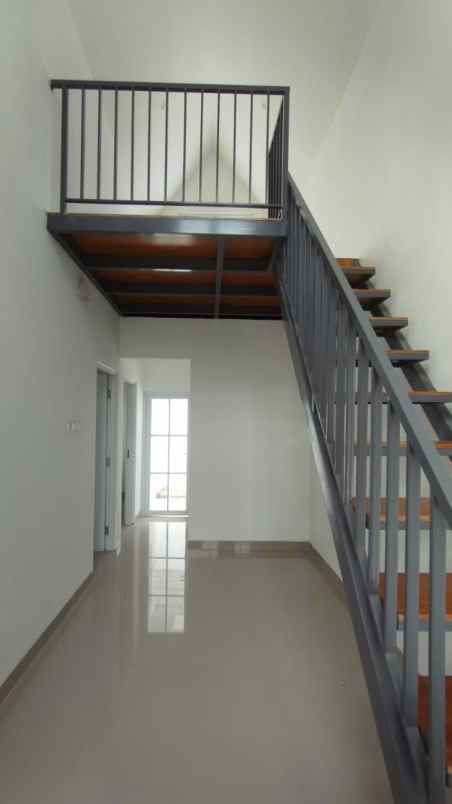 rumah 1 lantai samping perum galaxy 590jt