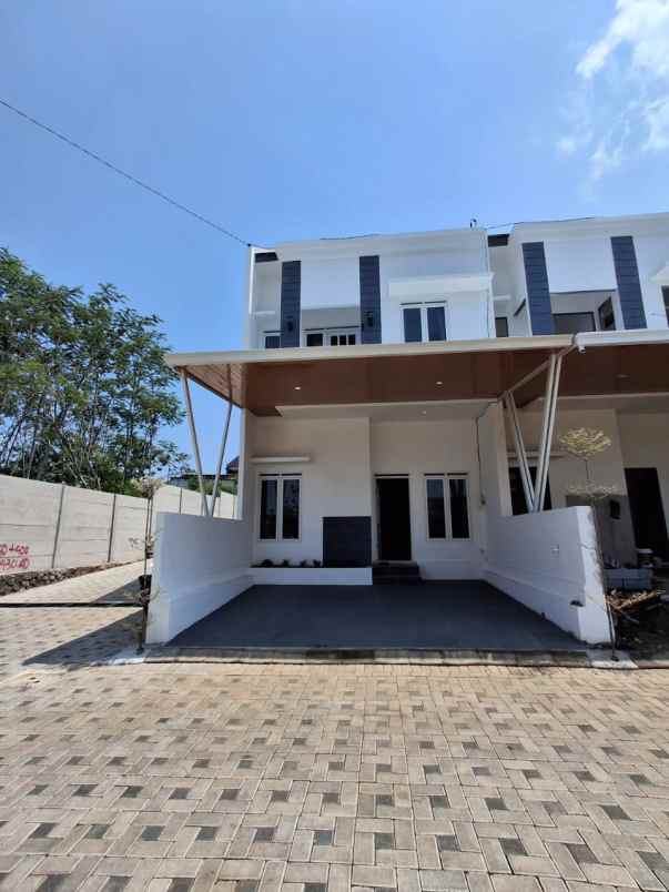 rumah 2 lantai 600 jutaan dekat bandara abd saleh