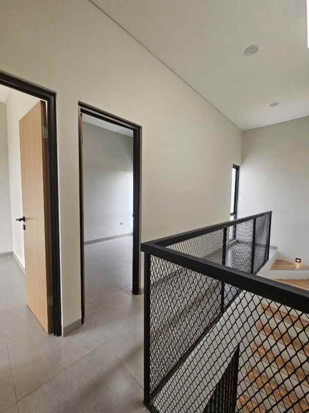 rumah 2 lantai bergaya bali industrial di tapos depok