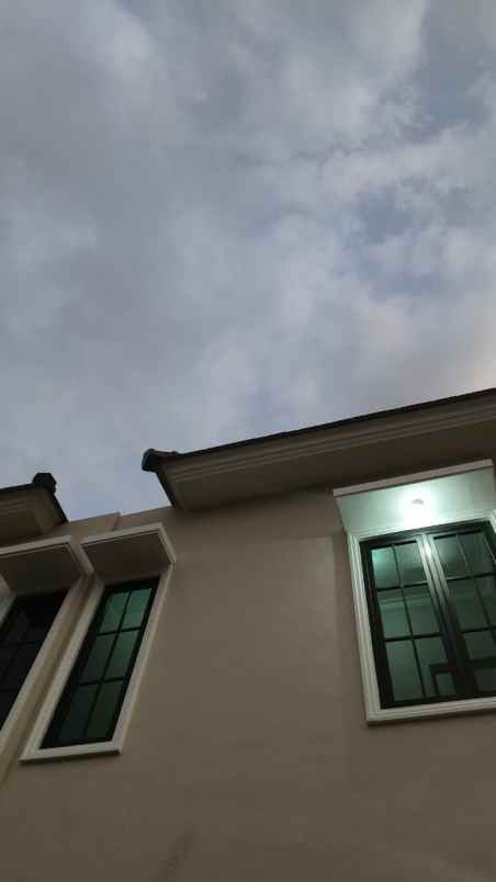 rumah 2 lantai lokasi dekat otsuka lawang