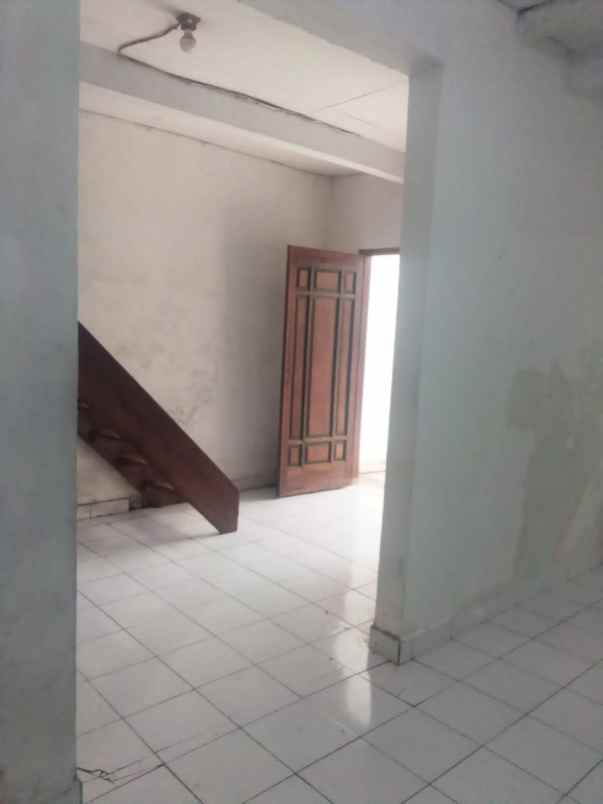 rumah 2 lantai lokasi lembang dekat sespim polri