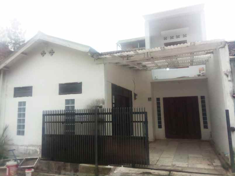 rumah 2 lantai lokasi lembang dekat sespim polri