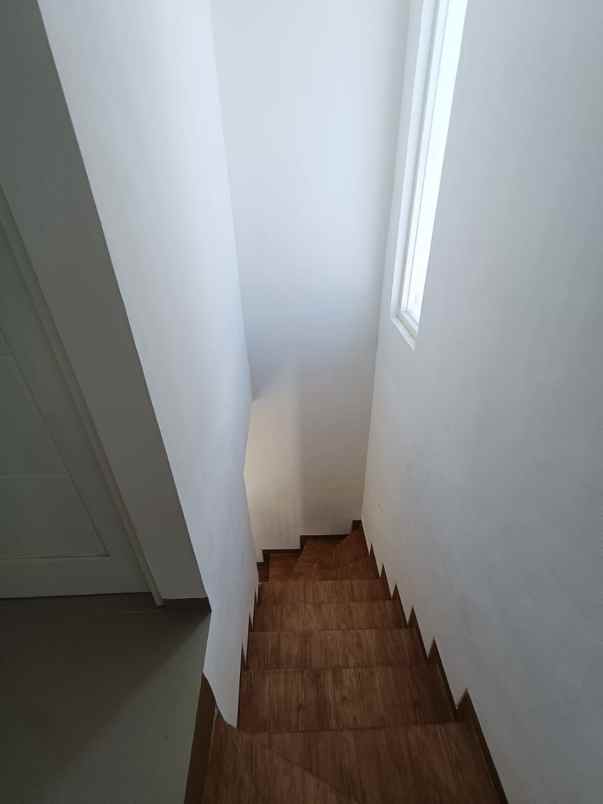 rumah 2 lantai modern minimalis samping tol malang