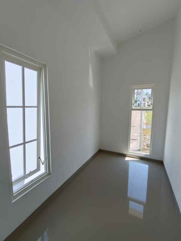 rumah 2 lantai modern minimalis samping tol malang