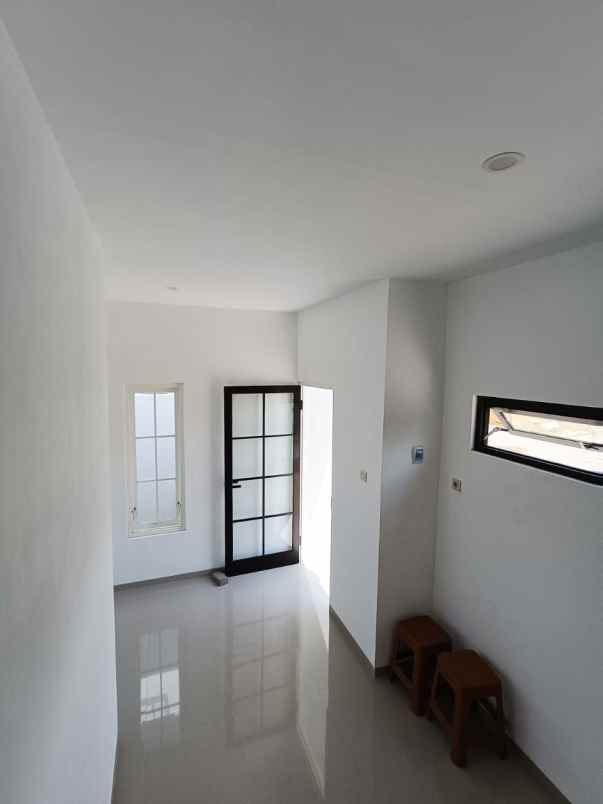rumah 2 lantai modern minimalis samping tol malang