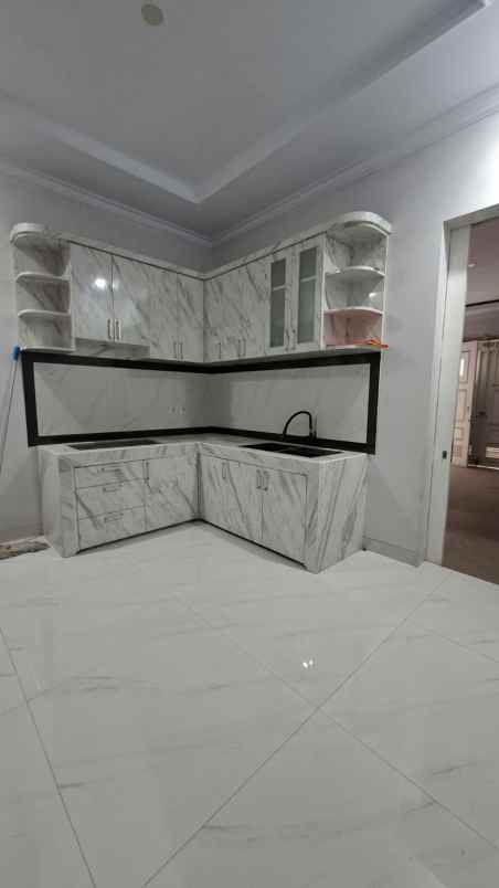 rumah 3lt hdp selatan pool balkon rooftop di jagakarsa
