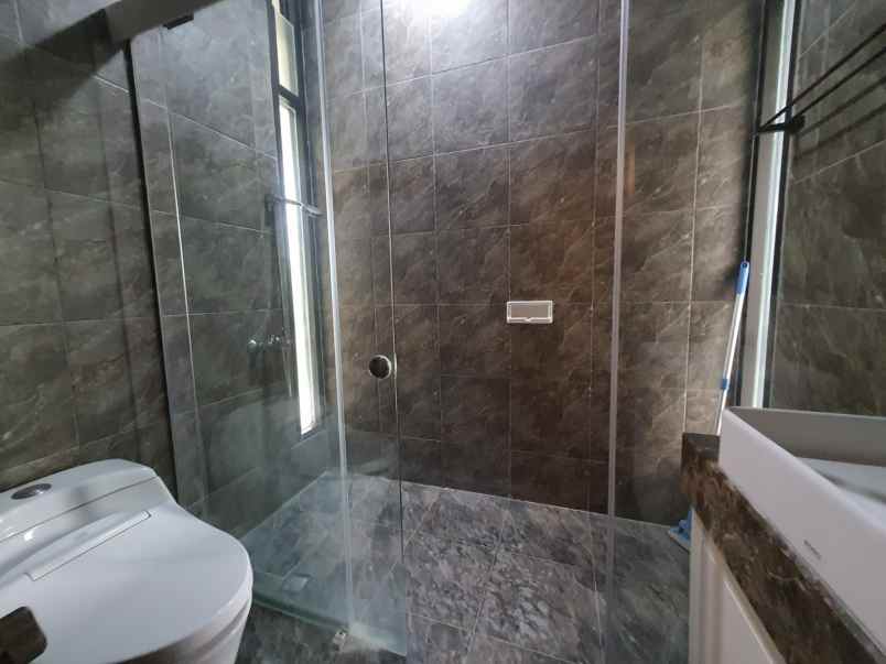 rumah bagus elegan hgb di graha natura surabaya