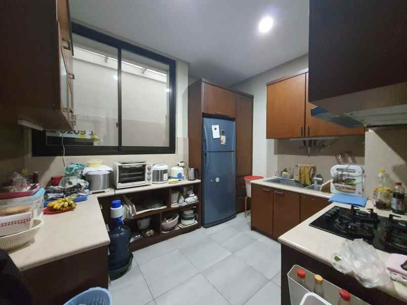 rumah bagus elegan hgb di graha natura surabaya