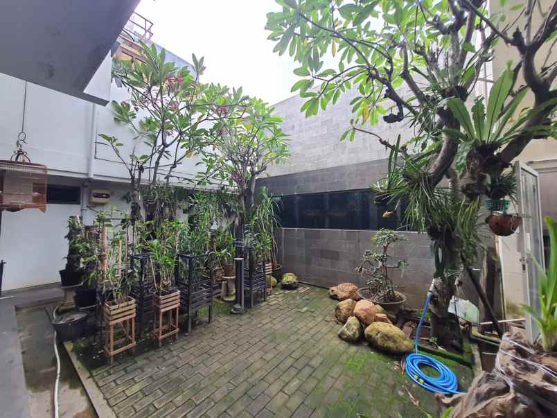 rumah bagus elegan hgb di graha natura surabaya