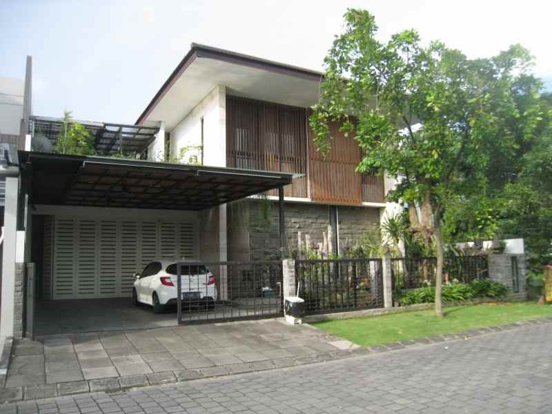 rumah bagus elegan hgb di graha natura surabaya