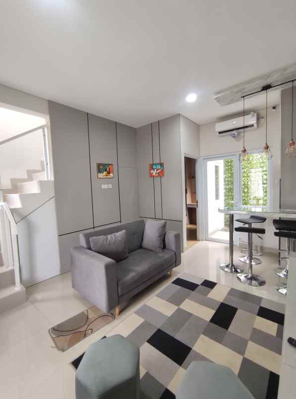 rumah baru dekat stasiun dan toll bsd