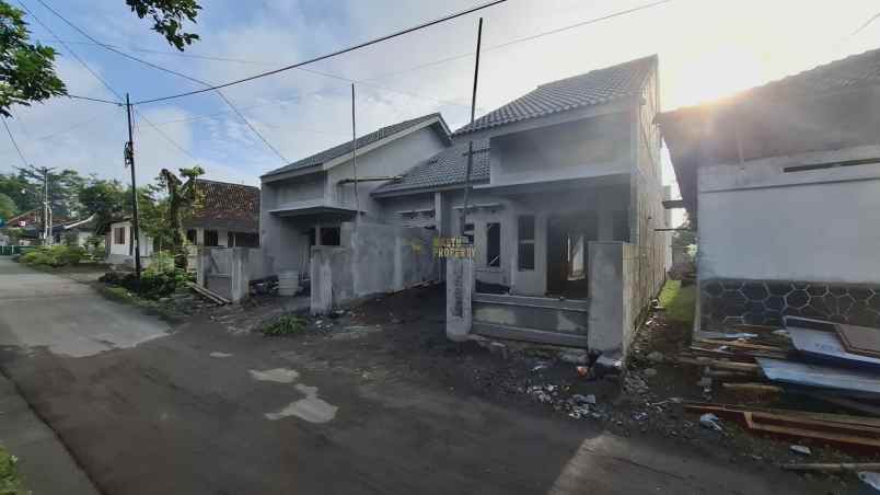 rumah baru dengan tanah luas di selomartani kalasan