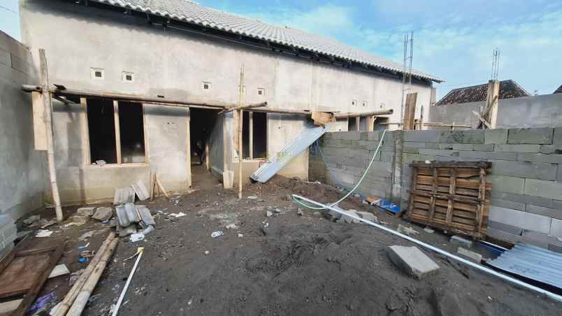 rumah baru dengan tanah luas di selomartani kalasan