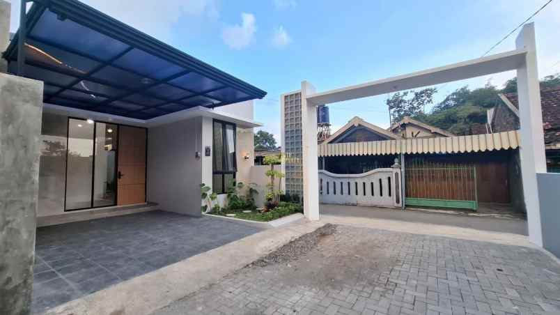 rumah baru desain cantik dekat sleman city hall