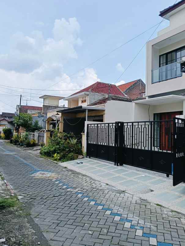 rumah baru modern minimalis lokasi di sawojajar
