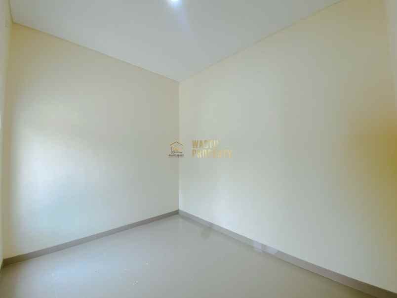 rumah baru tanah luas view sawah di kalasan