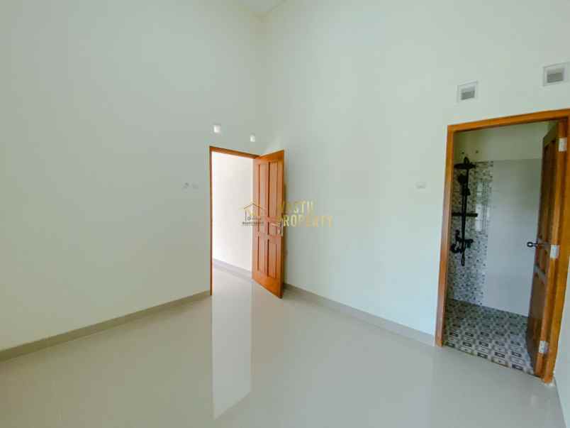 rumah baru tanah luas view sawah di kalasan