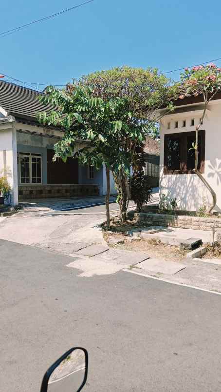rumah besar 6 kt under 1 m banyumanik semarang