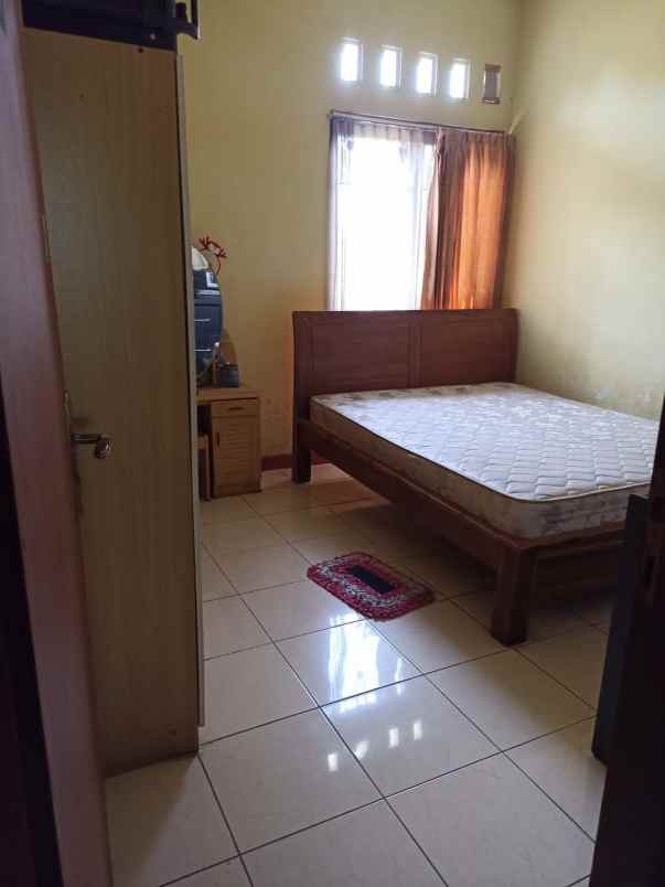 rumah besar 6 kt under 1 m banyumanik semarang