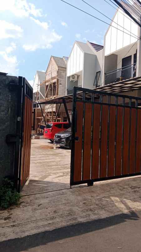 rumah cibubur ciracas jakarta timur dalam cluster