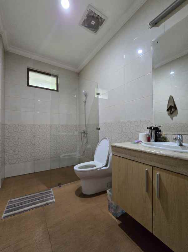 rumah dalam komplek nyaman di kayu putih jaktim