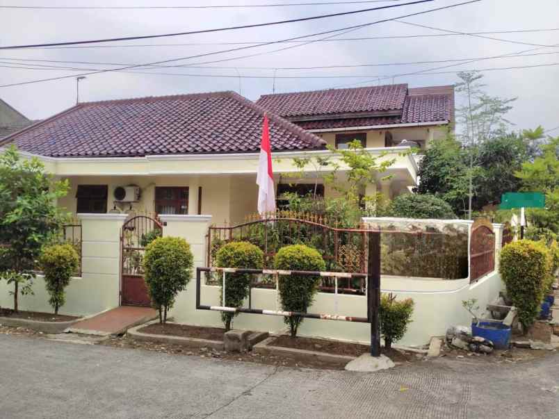 rumah di jatiwaringin asri pondok gede bekasi