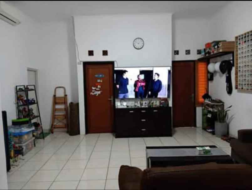 rumah di komplek belakang pom bensin ciwastra