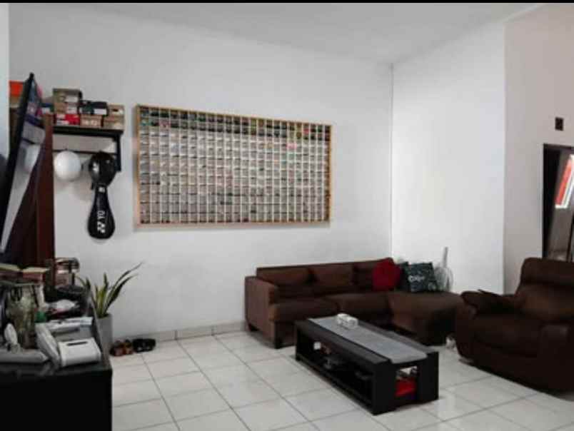 rumah di komplek belakang pom bensin ciwastra