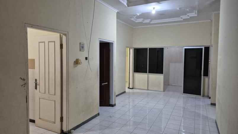 rumah di mulyosari prima row jalan depan 3 mobil lebih