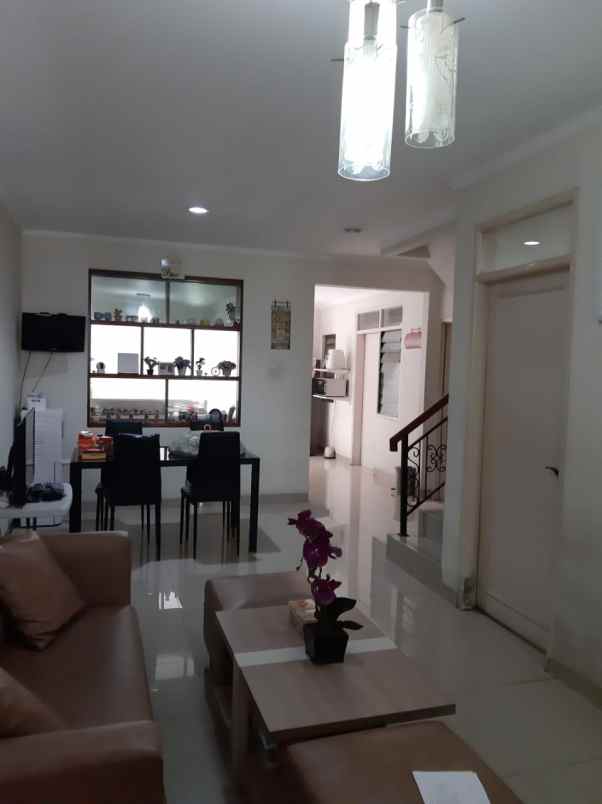 rumah gading arcadia