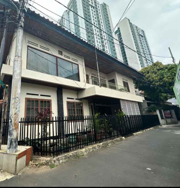 rumah hook terawat di salemba tengah jakarta pusat