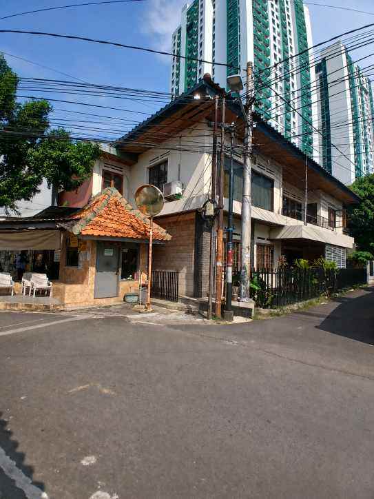rumah hook terawat di salemba tengah jakarta pusat