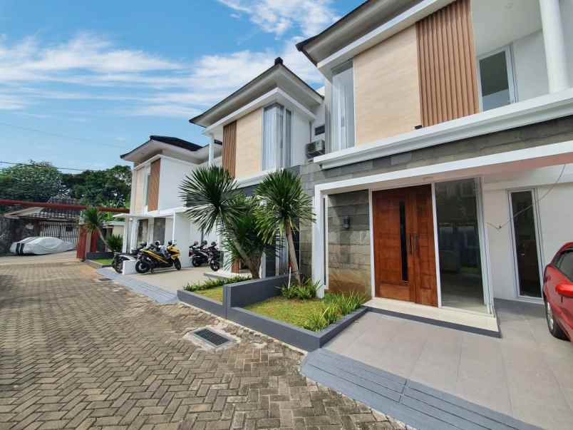 rumah jalan raya kranggan