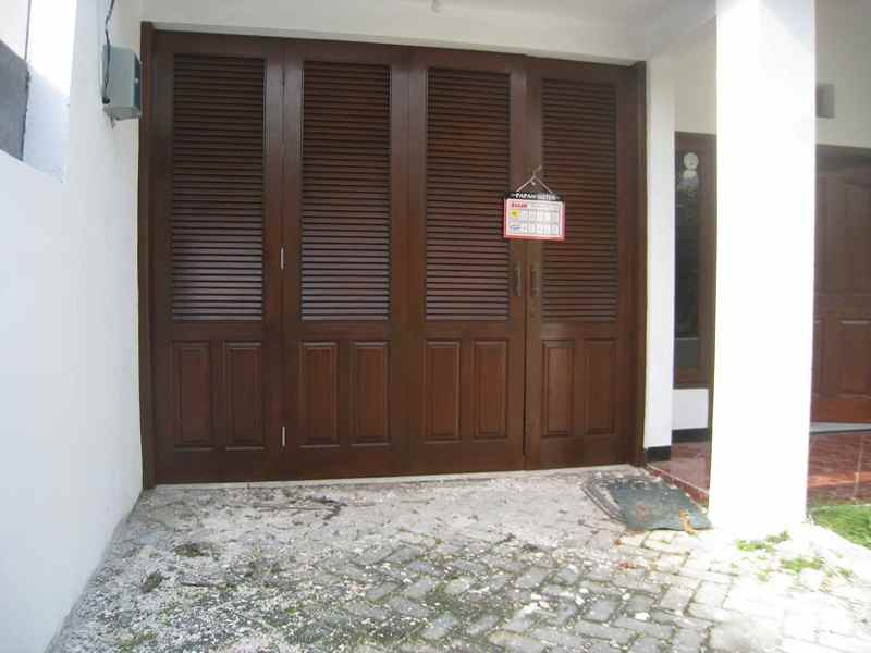 rumah jl griya babatan mukti