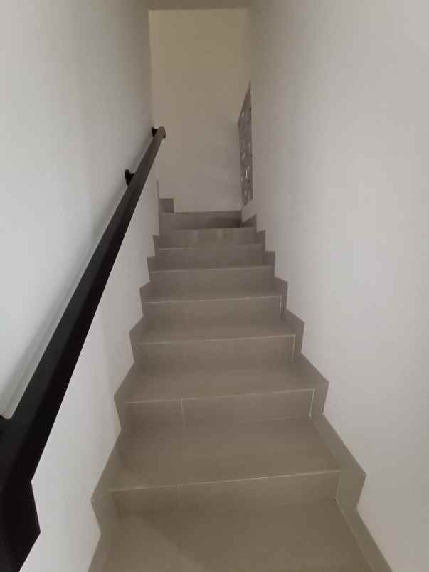 rumah jl kampung rawabarat