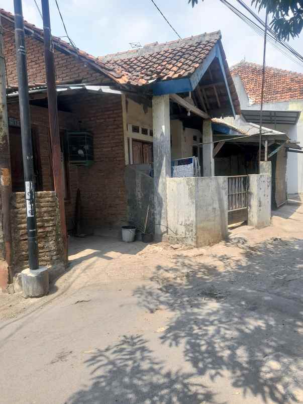 rumah kampung di kawasan strategis