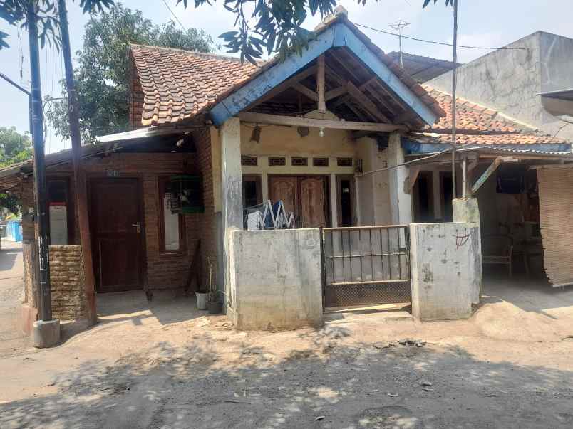 rumah kampung di kawasan strategis