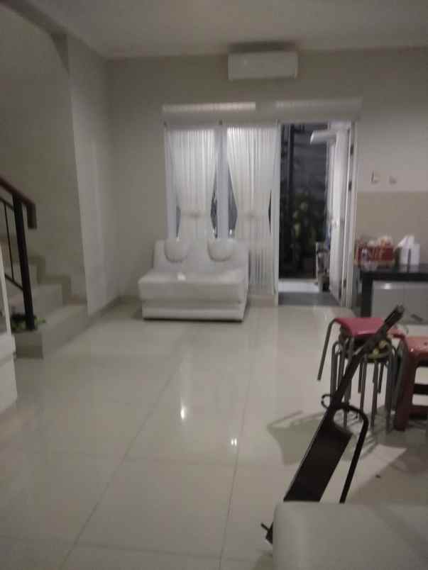 rumah komp metland menteng cakung