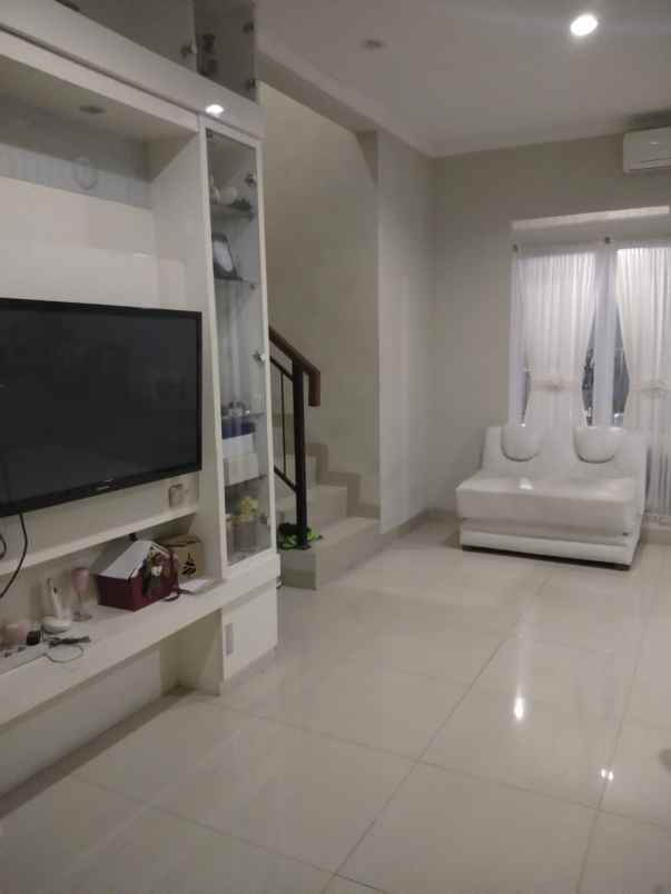rumah komp metland menteng cakung